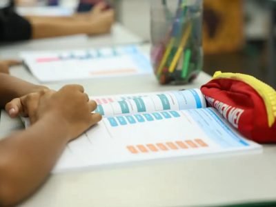 educacao-politica-passa-a-integrar-curriculo-escolar-brasileiro.jpeg